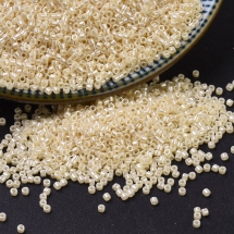 Бісер Японський MIYUKI Delica DB1560 11/0, Opaque Cream Luster, близько 2000шт/10г (УТ100033586)