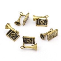 Кулон Граммофон, Металл, Цвет: Бронза, Размер: 17х12х9мм, Отверстие 2мм, (УТ000006201)