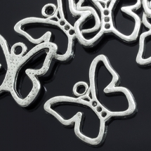 Кулон-Сеттинг Бабочка под Стразы, Металл, Цвет: Античное Серебро, Размер: 16х19х2мм, Отверстие 2мм, Пригоден под Стразы 1~2мм. (УТ0002319)