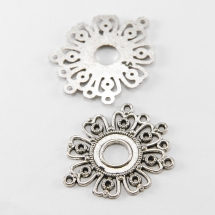 Конектор Квітка Біжутерний сплав, 6 отворів, Колір: Античне Срібло, Розмір: 35.5х29х1.5мм, Отвір 1.5мм, (УТ0003080)