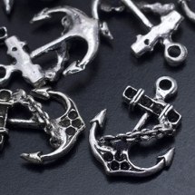 Кулон-Сеттинг Якорь под Стразы, Металл, Цвет: Античное Серебро, Размер: 20х14х4мм, Отверстие 2.5мм, Пригоден под Стразы 1мм, (УТ0019090)