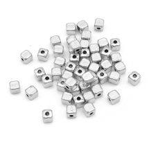 Бусины-Разделители, Бижутерный Сплав, Кубики, Цвет: Античное Серебро, Размер: 4х4х4мм, Отверстие 1.5мм, (УТ0027740)