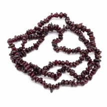 Бусины Натуральный Гранат, на нитях, Крошка, Цвет: Бордовый, Размер: 4~6х3~5мм, Отверстие: 1мм, около 78см/нить, (УТ0030722)