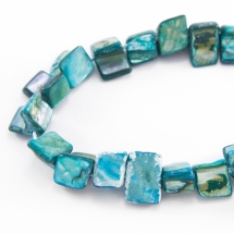 Бусины Морской Перламутр, Окрашенные, Крошка, Цвет: Бирюзовый, Размер: 8x6~8мм, Отверстие 1мм, около 53шт/41см/нить (УТ100006537)