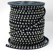 Шнур Замшевый, с алюминиевыми вставками, Цвет: Черный, Размер: Ширина 6мм, Толщина 2.5мм, (УТ100009182)