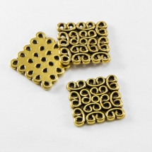 Конектор Філігранний, Біжутерний сплав Колір: Античне Золото, Розмір: 15х15х1.5мм, Отвір 1.5мм, (УТ100017213)
