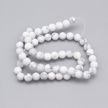 Намистини Натуральний Говлит, На нитках, Круглі, Морозний Стиль, Колір: Білий, Розмір: 6 - 6.5мм, Отвір 1мм, близько 59шт / 36см / нитка, (УТ100022995)