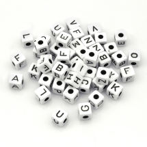 Намистини Акрил Алфавіт, Кубики, Колір: Білий, Розмір: 10х10х10мм, Отвір 4мм, близько 55шт/50г, (УТ100024787)