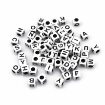 Намистини Акрил Мікс Букв, Кубики, Білий, 7х7х7мм, Отвір 3.5мм, близько 200шт/50г, (УТ100024788)