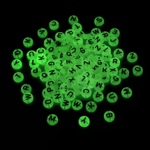 Бусины Акриловые Круглые Плоские Флуоресцентные с Буквами, Светящиеся, Светло-Серые, 7x4мм, Отверстие 1.6мм, около 170шт/25г, (УТ100024898)