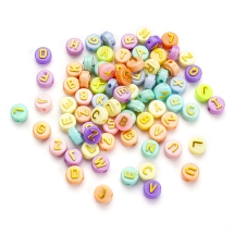 Бусины Акриловые Буквы, Плоские Круглые с Металлическими Буквами Цвет: Бусины Микс, Буквы Золото, Размер: 10х6мм, Отверстие 2мм, около 77шт/25г, (УТ100028631)