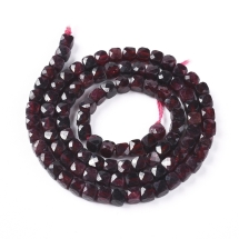 Бусины Натуральный Гранат Кубик Граненые, 4х4х4мм, Отверстие 0.8мм, около 83шт/37см/нить, (УТ100030876)