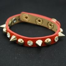 Браслет Искусственная Кожа, с Шипами из Латуни, со Стразами, Цвет: Оранжевый, Размер: Длина 23см, Ширина 11мм, (УТ000004573)